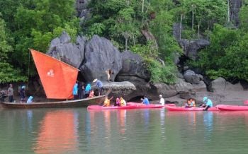 เปิดหูเปิดตาเที่ยว\'หอหาดแดง\'สตูล! พายเรือคายัคที่เขาพับผ้า ดินแดนอาบเลือดสมัยสงครามโลก (ชมคลิป)