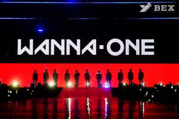 Wanna One อลังการสมการรอคอย