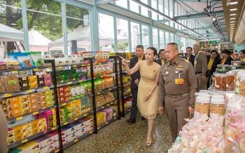 ร.10โปรดเกล้าฯราชเลขานุการในพระองค์ เป็นปธ.เปิดร้านโกลเด้น เพลซ สาขาถนนสุโขทัย