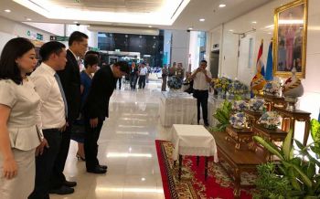 \'อภิสิทธิ์\'นำอดีตส.ส.ปชป.  ลงนามถวายพระพรพระราชินี ใน ร.9