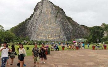 ศักดิ์สิทธิ์ยิ่งนัก! พระพุทธรูปแกะสลักหินหน้าผา \'เขาชีจรรย์\' สถานที่ท่องเที่ยวสำคัญเมืองชลบุรี