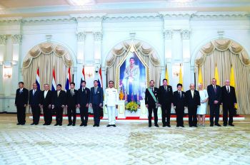 ‘ชาวไทย-ต่างชาติ’ปีติ พระมหากรุณาธิคุณร.10 รับพระราชทานเครื่องราชฯ เข็มที่ระลึกช่วย‘13หมูป่า’