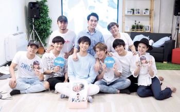 ‘ฟลุ๊คจ์’อบอุ่น...  งานเบิร์ธเดย์ 22 ปี