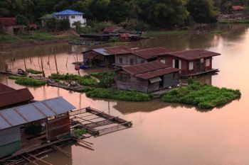 ล่องเรือสัมผัสวิถีริมน้ำสะแกกรัง