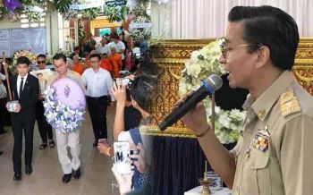 ไขข้อสงสัย? \'นีโน่ เมทนี\'สวมชุดข้าราชการสีกากี ในพิธีเคลื่อนย้ายศพ\'โอ วรุฒ\'