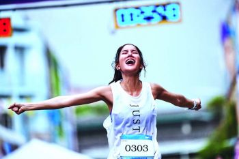 ‘ก้อย-รัชวิน’ ชวนสาวๆ กว่า 2,215 คน  ออกวิ่งที่ยิ่งใหญ่ในงานกรุงเทพมาราธอน