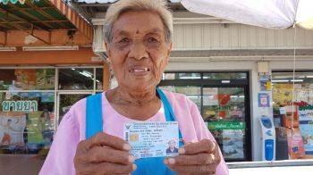 สุดยอดคุณยายวัย99ปีสู้ชีวิต ยังแข็งแรงเข็นรถเร่ขายกล้วยทอด