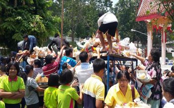 เบตงคึกคัก! พุทธศาสนิกชนร่วมทำบุญสารทเดือนสิบ \'บุญแรก\'