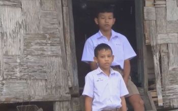 นร.2พี่น้องน่าสงสาร  ทิ้งอยู่กับตายายพิการ  ต้องยอมขาดโรงเรียน