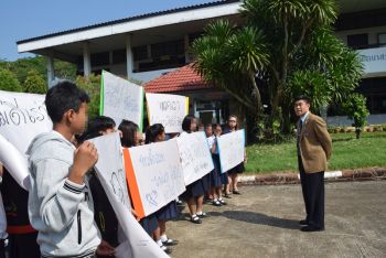 คลิป พวกหนูขอไล่ \'ผอ.\' ค่ะ! ฐานบริหารโรงเรียนไม่โปร่งใส