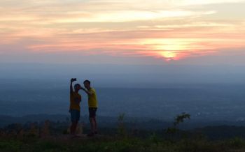 \'ภูหินร่องกล้า\' อากาศสุดฟิน 15องศา นทท.แห่ขึ้นลานกางเต้นท์พักผ่อนช่วงหยุดยาว