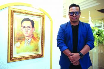 ‘ธ สถิตในดวงใจไทยนิรันดร์’