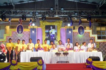 ปีนี้ยิ่งใหญ่มาก! งานประเพณี \'ลากพระ-แข่งขันเรือเพรียว\' เมืองปากพนัง (ชมคลิป)