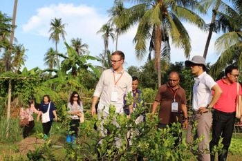 ต่างชาติดูงานขับเคลื่อน\'สามพรานโมเดล\'  ศึกษาหลักปรัชญาเศรษฐกิจพอเพียงสู่การพัฒนาอย่างยั่งยืน