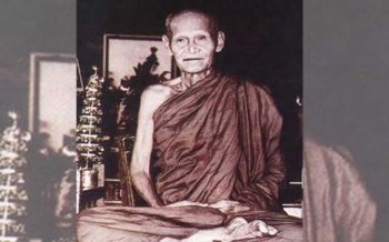 \'หลวงปู่ขาว อนาลโย\' เผชิญกับช้างป่าตัวใหญ่ ดุร้ายที่ \'ป่าแม่ปาง\' (2)