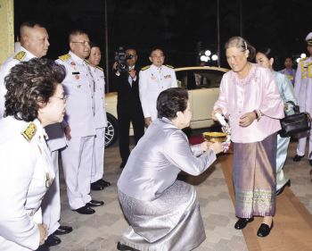 สมเด็จพระเทพรัตนราชสุดาฯ เสด็จฯ ทอดพระเนตรการแสดงโขนฯ รอบปฐมทัศน์  ตอน ‘พิเภกสวามิภักดิ์’ จัดแสดงถึง 5 ธันวาคม 2561 ณ หอประชุมใหญ่ ศูนย์วัฒนธรรมฯ