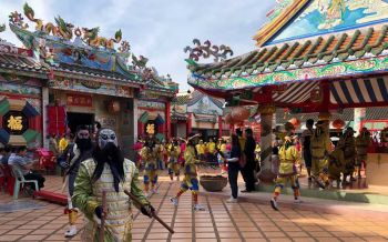 \'หนองคาย\'จัดงานฉลองสมโภชองค์\'เจ้าปู่-ย่า\'แห่ขบวนสิงโตอลังการ