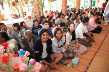 ‘โอ๊ต-แอ’ ทอดกฐิน ‘บึงกาฬ’  สมทบสร้างพระสีวลีองค์ใหญ่