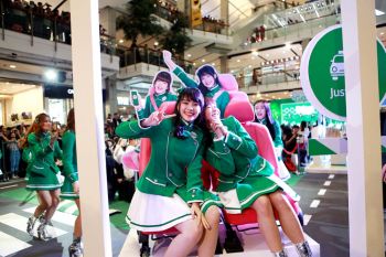 BNK48 พาเหล่าโอตะร่วมปาร์ตี้
