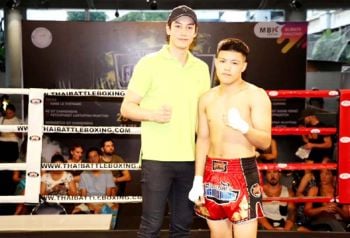 ‘ปีเตอร์ เดนแมน’ เชียร์หลาน ติดขอบเวทีมวย