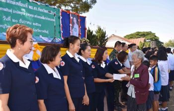 เมืองน้ำดำตรวจสุขภาพ-มอบผ้าห่มชาวบ้านถิ่นทุรกันดารรับมืออากาศเปลี่ยน