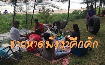 ริมชายหาดพังงาคักคัก นักท่องเที่ยวควงแฟน-ครอบครัวไปพักผ่อน