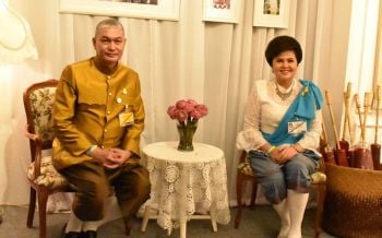 องคมนตรี-พสกนิกร แต่งชุดไทยย้อนยุคชมงาน\'อุ่นไอรัก คลายความหนาว\' (ประมวลภาพ)