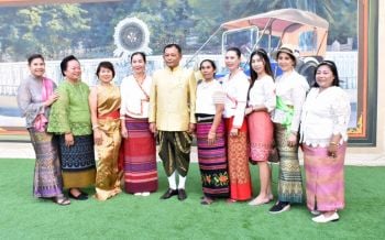\'องคมนตรี\'พร้อมประชาชนเยี่ยมชมงานอุ่นไอรักฯเนืองแน่น
