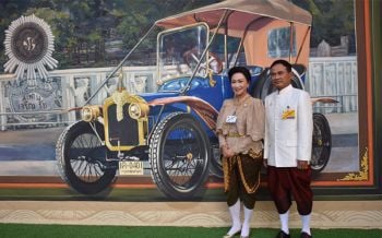 องคมนตรี -ประชาชนเที่ยวชมงานอุ่นไอรักฯตลอดทั้งวัน