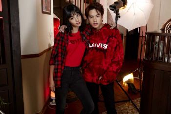 ‘เจมส์ + คิทตี้’ รับตรุษจีน ด้วยสีมงคลอย่างมีสไตล์