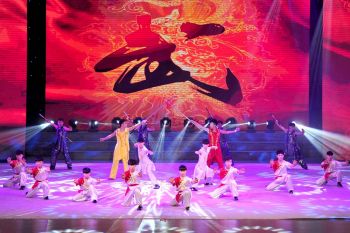 ตรุษจีนปีหมูเซ็นทรัลเวิลด์จัดแสดงวัฒนธรรมจีน  ไฮไลท์โชว์เชิดสิงโตบนเสาดอกเหมยจากแชมป์โลก