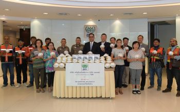 ‘ซีพีเอฟ’แจกหน้ากาก N95 ให้ตำรวจจราจร-ชาวชุมชนป้องกันฝุ่นละออง
