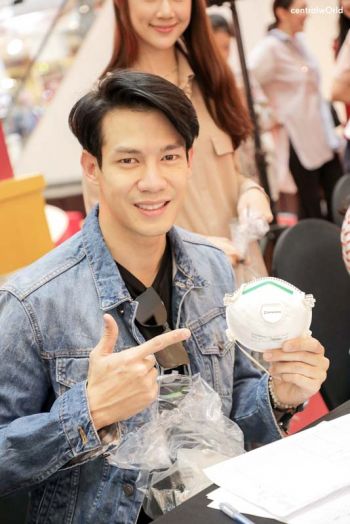 ณัฏฐ์ เทพหัสดินฯ นำทีมดารา  แจกฟรีหน้ากากอนามัย