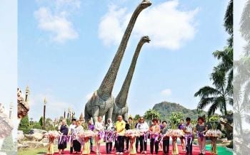 ฮือฮา! เปิดตัว 2 ไดโนเสาร์\'ซอโรโพไซดอน\' ใหญ่สุดในโลกที่สวนนงนุชพัทยา