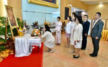 พสกนิกรใช้โอกาสวันหยุด! ลงนามถวายพระพร\'ฟ้าหญิงจุฬาภรณ-พระองค์โสมฯ\'