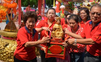 อภินิหาร! ชาวสิงห์บุรี เฮเจอแล้ว‘เจ้าแม่ทับทิม’ซุกถุงดำศาลาริมทาง