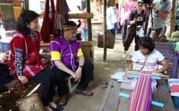 อพช.นำคณะสื่อมวลชนสัญจรชุมชนท่องเที่ยว OTOP นวัตวิถี ตลาด “โอ๊ะป่อย”