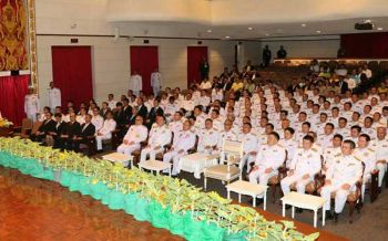 \'พล.อ.ท.ภักดี\'มอบโล่พระราชทานประกวดภาพถ่าย ‘งานอุ่นไอรัก’ – เพลงจิตอาสา ‘เราทำความ ดี ด้วยหัวใจ’