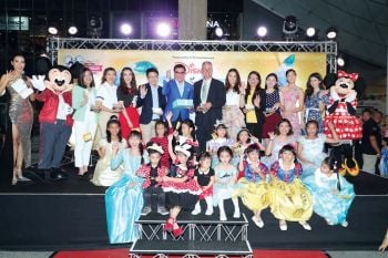 20 ปี ‘ดิสนีย์ ออน ไอซ์’  ครอบครัวดารา พาเหรดร่วมเฉลิม