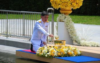 ทั่วประเทศประกอบพิธีพลีกรรมตักน้ำ \'แหล่งน้ำศักดิ์สิทธิ์\'