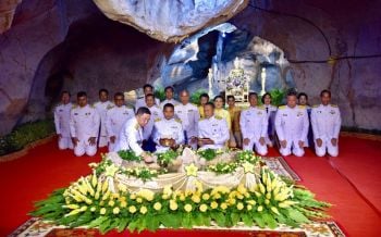 \'สมเด็จพระเจ้าอยู่หัว\'ชื่นชมขรก.-ปชช.ร่วมจัดพิธีพลีกรรมเรียบร้อยสมพระเกียรติ