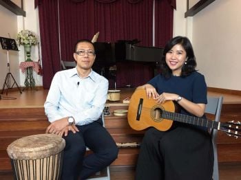 อันดนตรีมีคุณทุกอย่างไป ย่อมใช้ได้ดังจินดาค่าบุรินทร์