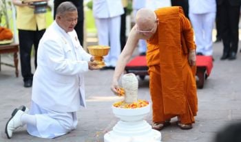 สมเด็จพระสังฆราชทรงเททองหล่อพระพุทธรูปทองคำ ถวายแด่สมเด็จพระเจ้าอยู่หัว