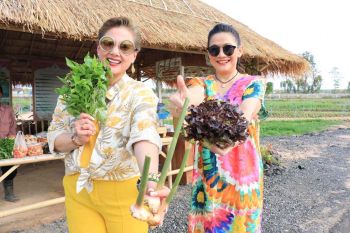 \'คุณน้ำผึ้ง-น้อย\'เยือนโครงการเกษตรอทิตยาทร ชมวิถีเกษตรกรอย่างพอเพียง