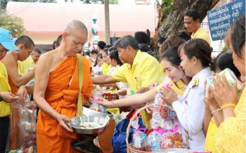 พสกนิกรทั่วไทยพร้อมใจทำบุญถวาย ร.10