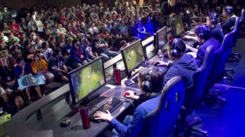 เรเซอร์สนับสนุนอีสปอร์ต  ใช้แข่งขันซีเกมส์ครั้งที่ 30