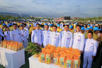 พสกนิกรชาวไทยร่วมลงนามถวายพระพรสมเด็จพระนางเจ้าฯ พระบรมราชินี