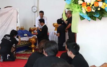 เศร้า! รดน้ำศพ\'น้ำตาล เดอะสตาร์\' \'มอส\'นำดาราผู้กองเจ้าเสน่ห์ร่วมอาลัย