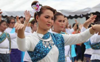 งดงามตื่นตา! นางรำกว่า 2 หมื่นคน บวงสรวงศาลพระหลักเมือง-ประเพณีบุญซำฮะ