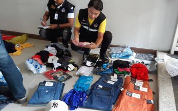 ปอศ.บุกจับเสื้อผ้าก๊อปเกรดเอ! กลางห้างดังริมหาดเมืองพัทยา